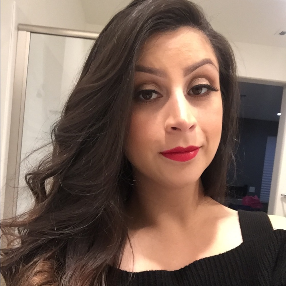 Meet your Posher, Alicia